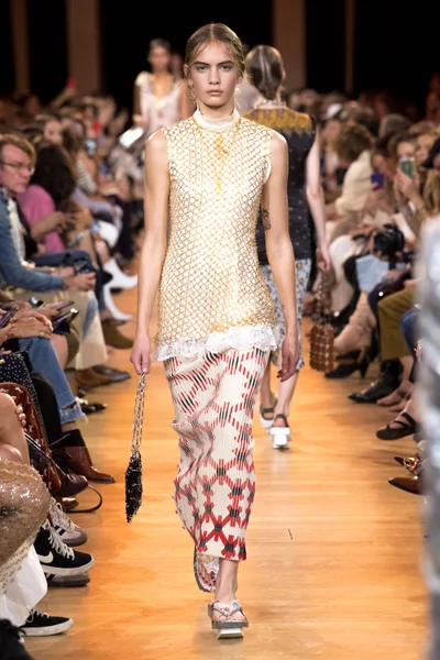 Look 12